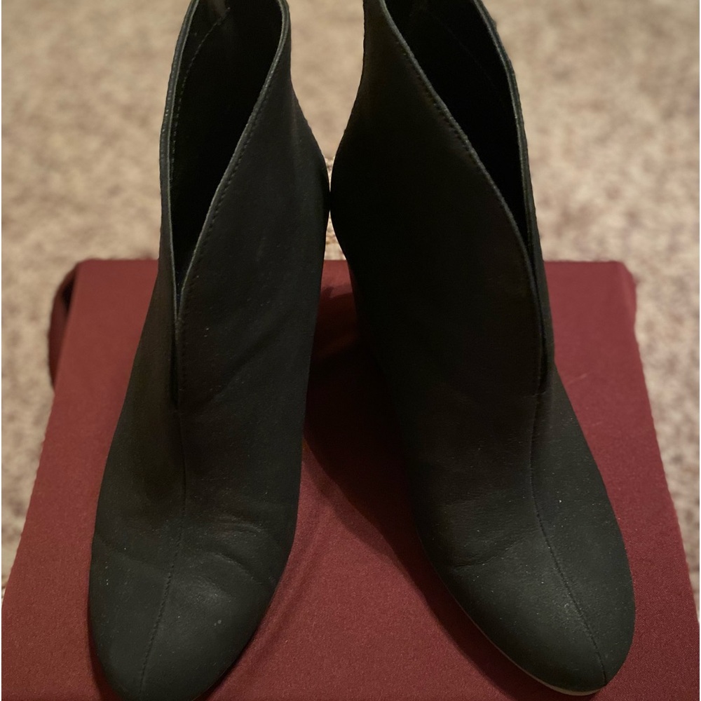 Women’s black bootie